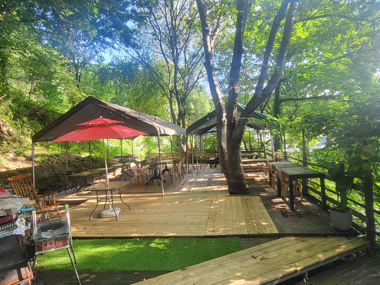 초원의집-야외테이블-전경