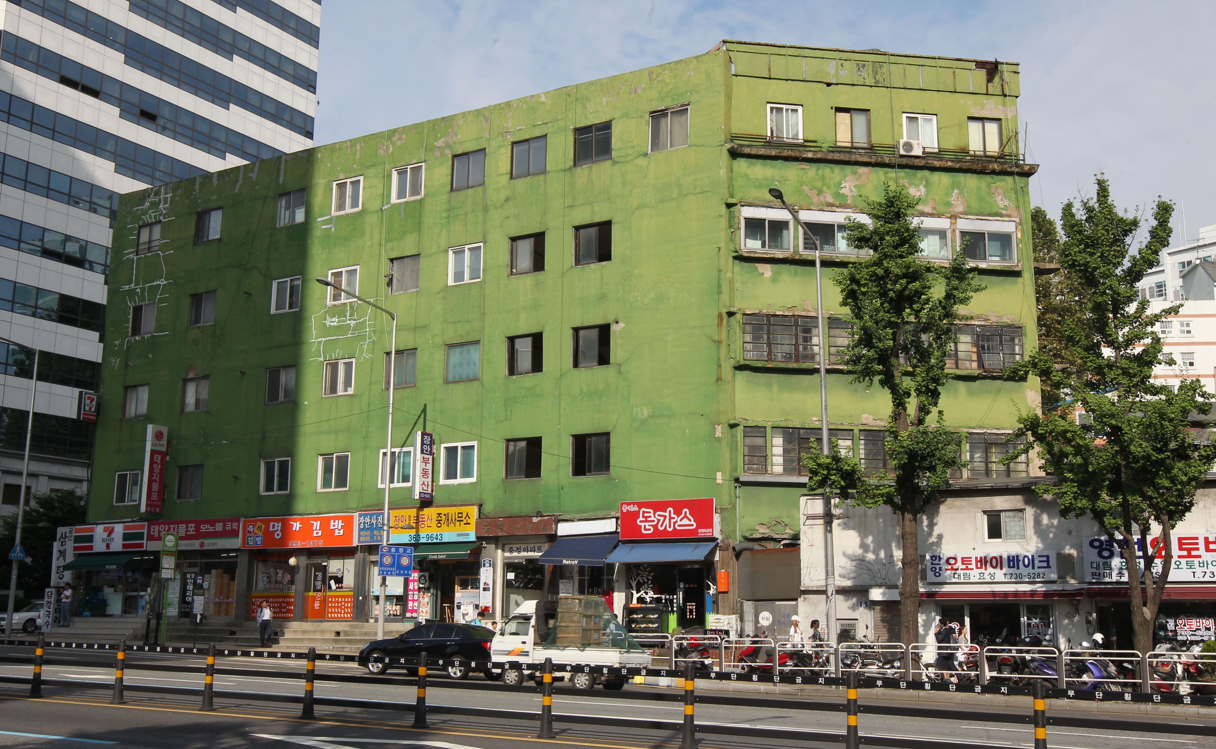 85년만 철거 앞둔 충정아파트...왜 이제야