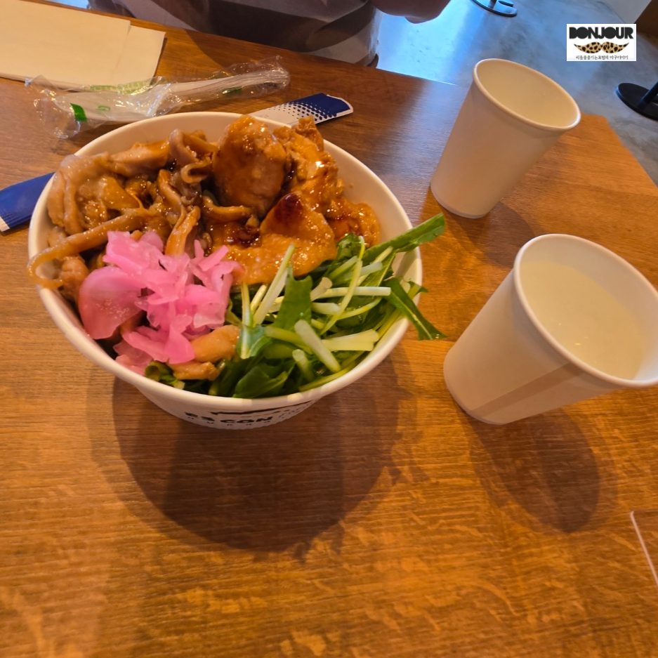 umai 덮밥 음식 모습