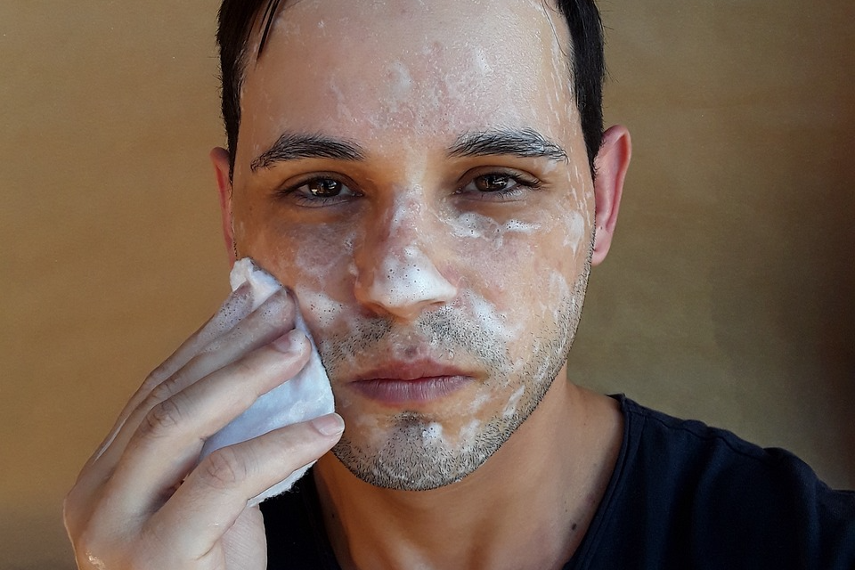 남자 얼굴 비누 세척