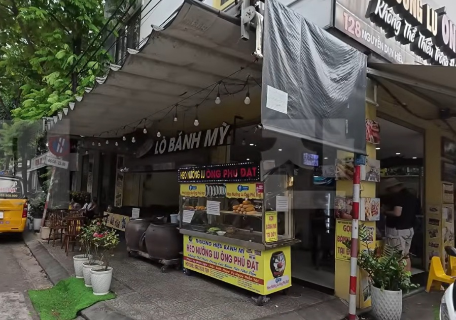  L&ograve; B&aacute;nh Mỳ 정면