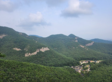 변산에서 바라보는 산의 전경