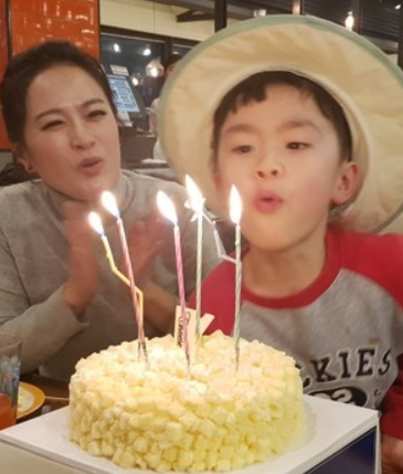 김정연 가족 사진│남편 김종원&amp;#44; 아들 김태현과 함께한 따뜻한 가족의 일상