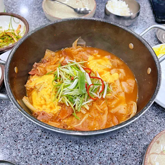 한남동, 이태원 맛집 양배추와 소시지 듬뿍 존슨탕