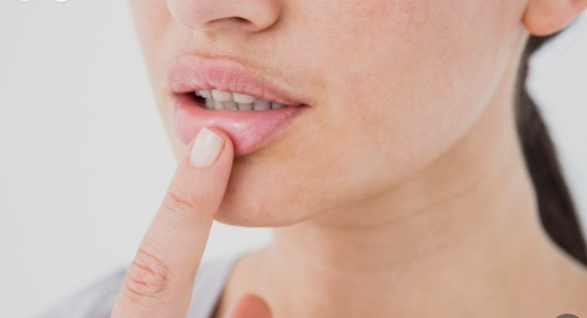 입술이-떨리는-증상