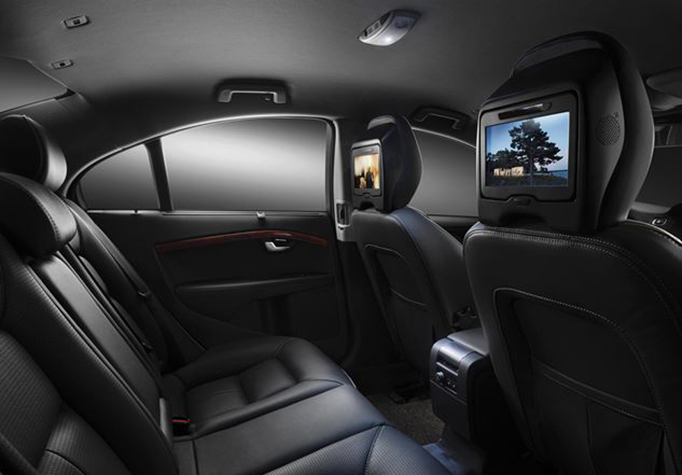 2016년식 볼보 S80 실내 2열 시트 디자인