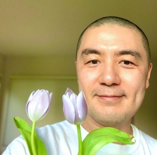 혜민은 승려를 흉내내는 학원사업가, 인터넷방송인, 통신판매업사업자