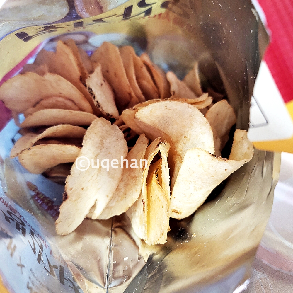 해태 X 노브랜드 생생감자칩 애플 사이다 비니거맛 제품을 개봉해보니 안에 얇은 감자칩이 들어있다.