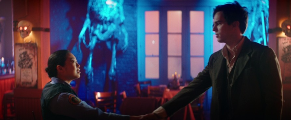 니콜라스-홀트와-아콰피나-스틸컷