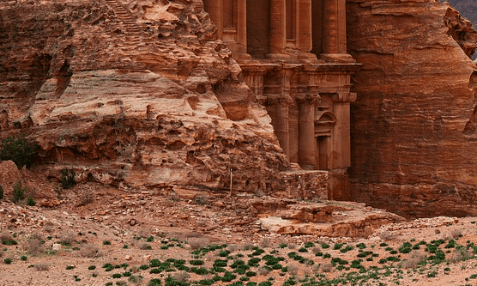 역사학 학자들이 사료를 활용하는 방법