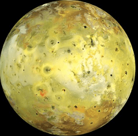 갈릴레오 첫 번째 위성 이오입니다.