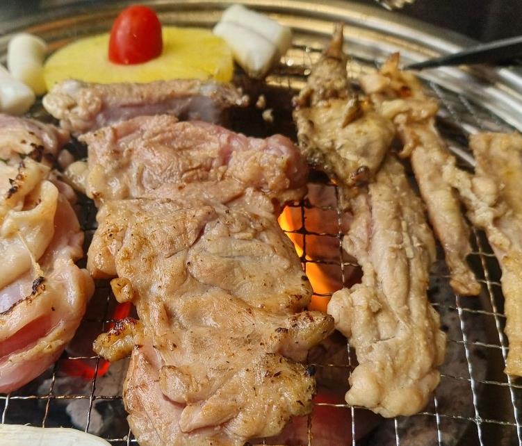 숯불위에 올라간 오늘N 숯불닭갈비