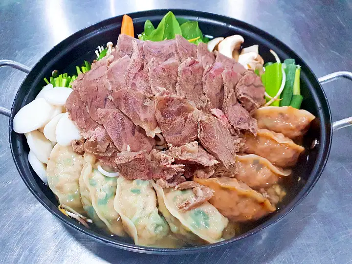 부천 송내 식당 막뽑은국수바로빚은손만두 아롱사태 만두 전골 & 얼큰 만두전골 맛집 추천