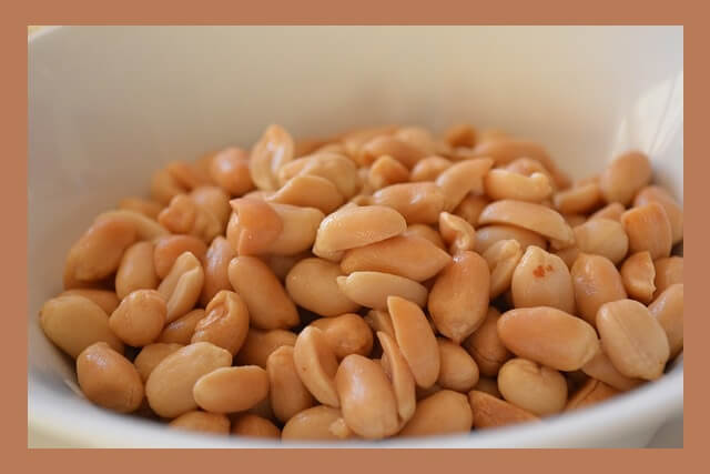 껍질-깐-땅콩-더미