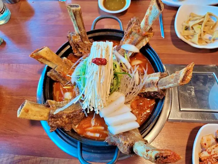전참시 전지적참견시점 매니저 추천 매운 갈비, 매운갈비찜 맛있는 식당 홍현희 제이쓴 만삭 사진 화보 촬영 제주 여행 함덕 해수욕장 맛집 소개