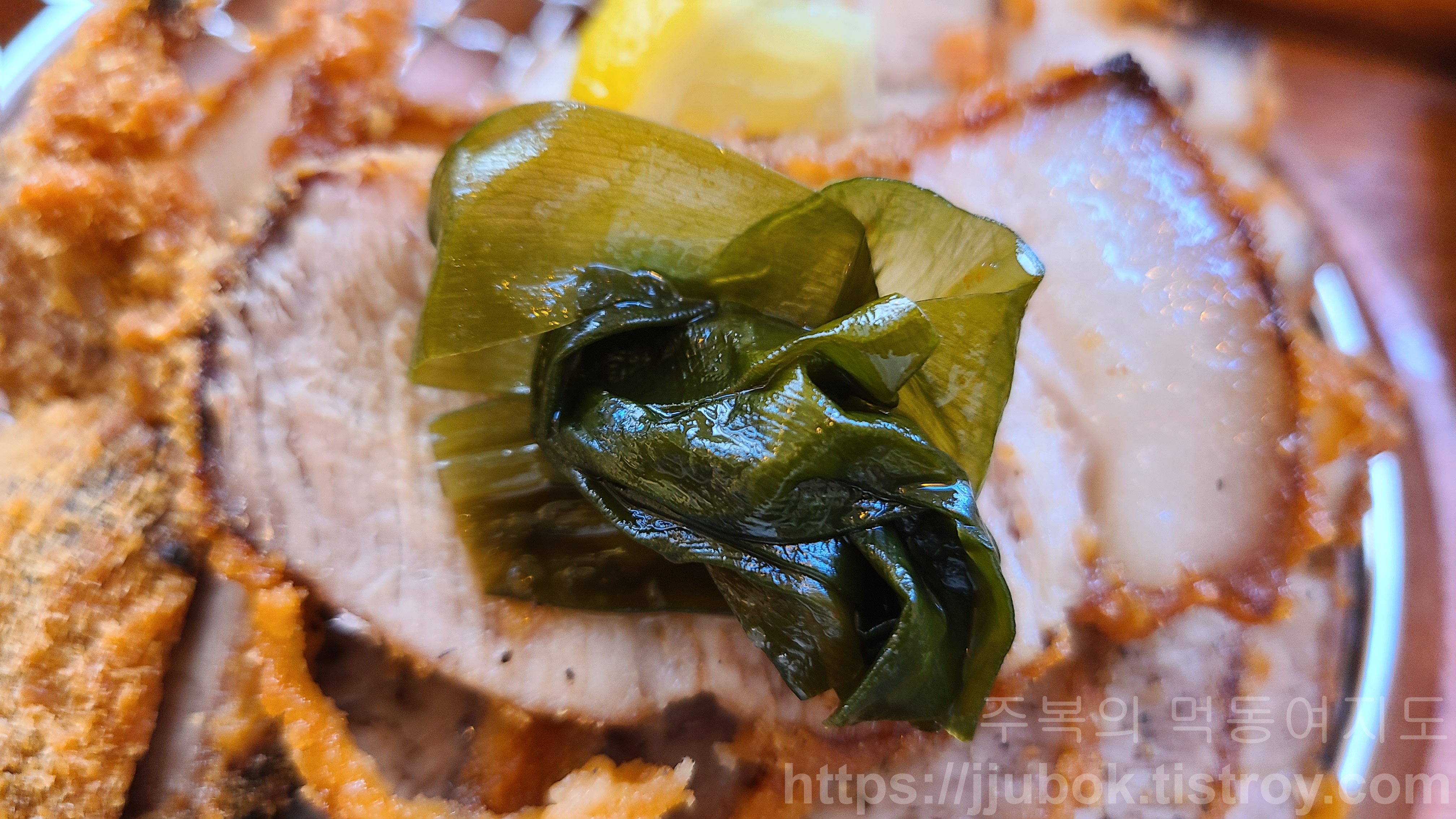 경양카츠-족발카츠-명이나물-맛