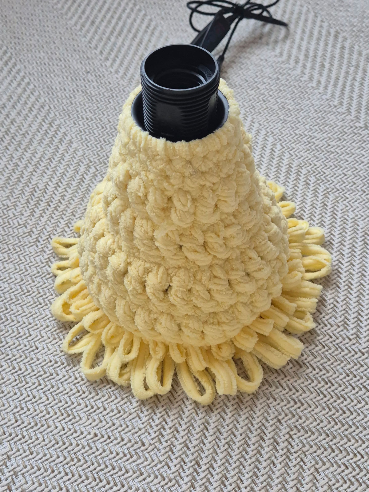 아랫부분 완성하고 조명에 씌워준 사진