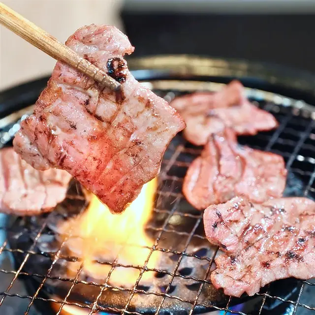 전참시 전지적참견시점 숙대입구 남영동 권율 최원영 율슐랭(권율+미슐랭) 투어 맛집 한우 투뿔 등심 주물럭, 양대창구이, 우설 맛집 소개