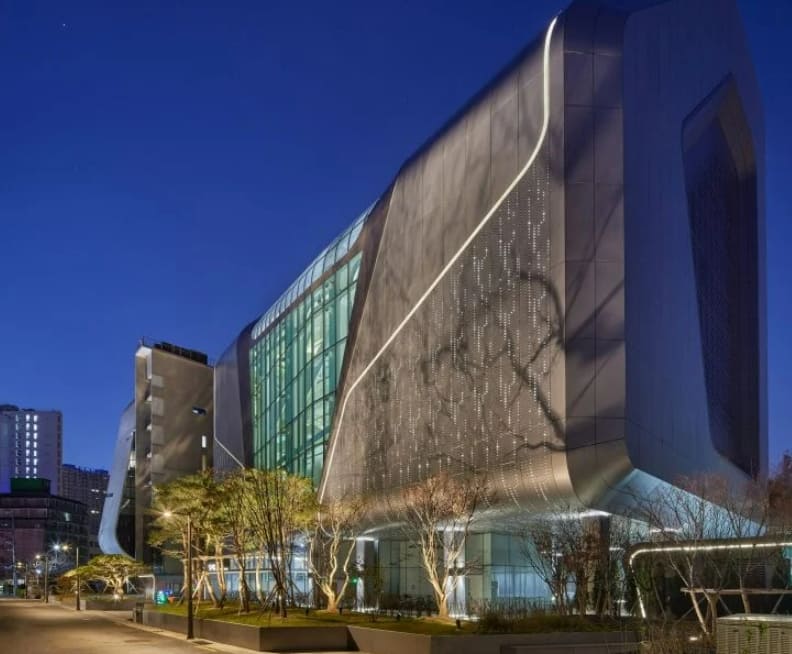 암스테르담 UNS 스튜디오의 YG 엔터테인먼트 서울 본사 디자인 VIDEO: UNStudio designs "urban speaker" as HQ of K-pop music agency