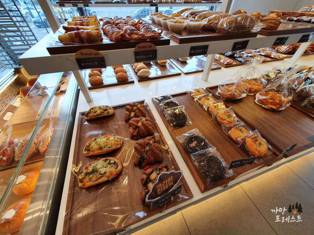 M베이커리 카페 빵