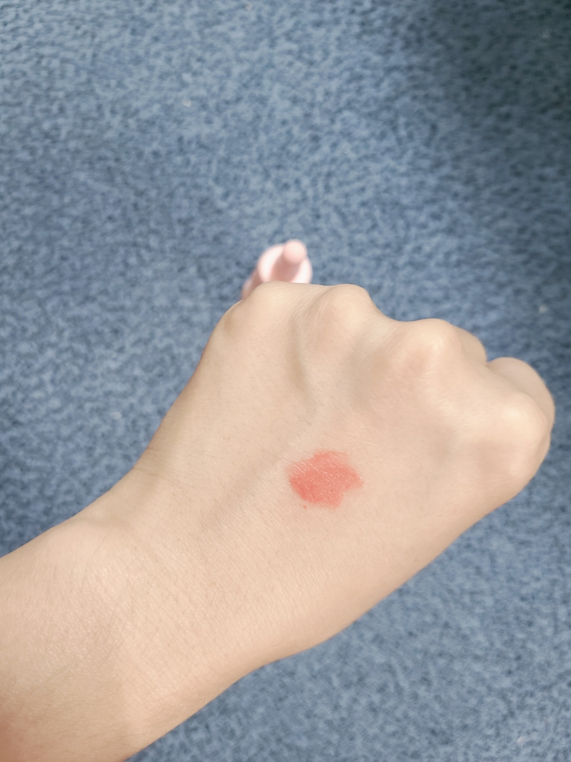 페리페라 잉크 더 에어리 벨벳 22 확신의피치상 손등 발색