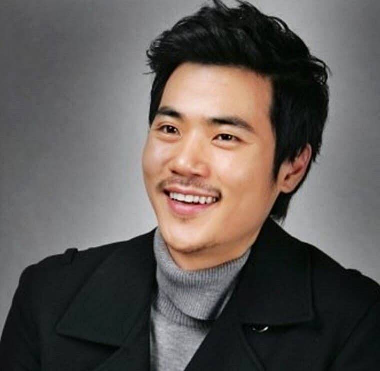 배우-김강우