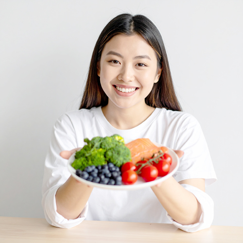 비타민 C, E, 아연, 셀레늄 등 항산화 영양소가 풍부한 식품을 섭취하면 피부 회복력이 향상됩니다