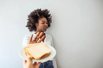 실리악병은 글루텐에 대한 알레르기 반응으로&#44; 밀&#44; 보리&#44; 호밀 같은 곡물에 포함된 단백질이 원인이죠. 오늘은 실리악병의 원인&#44; 증상&#44; 그리고 글루텐 프리 생활로 건강을 지킬 수 있는 방법까지&#44; 모든 것을 알기 쉽게 설명해 드릴게요. 우리 함께 실리악병과 글루텐 프리 다이어트에 대해 알아보아요!