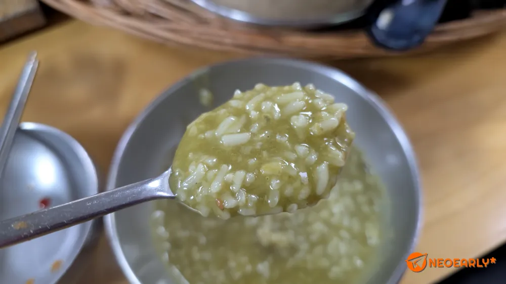 잘개 썬 전복살과 눅진한 게우의 맛, 은은한 참기름향까지 조화롭습니다.