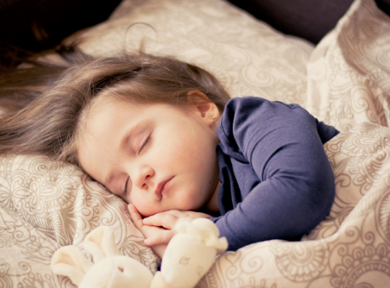 어린이 잠자는 모습 이미지사진