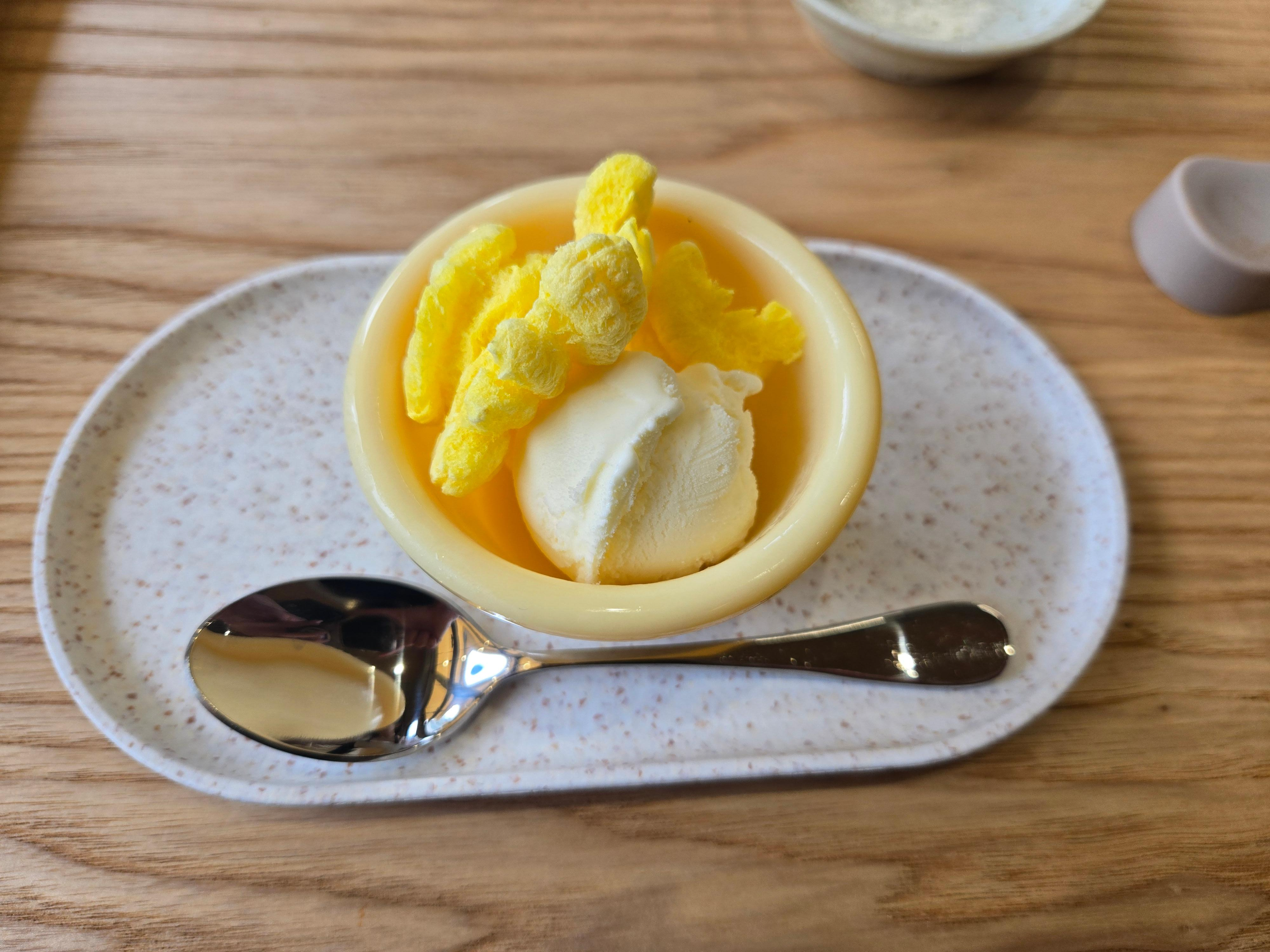 생선 비린맛은 가시고 입안에 남는 산뜻한 마무리, 서비스 아이스크림