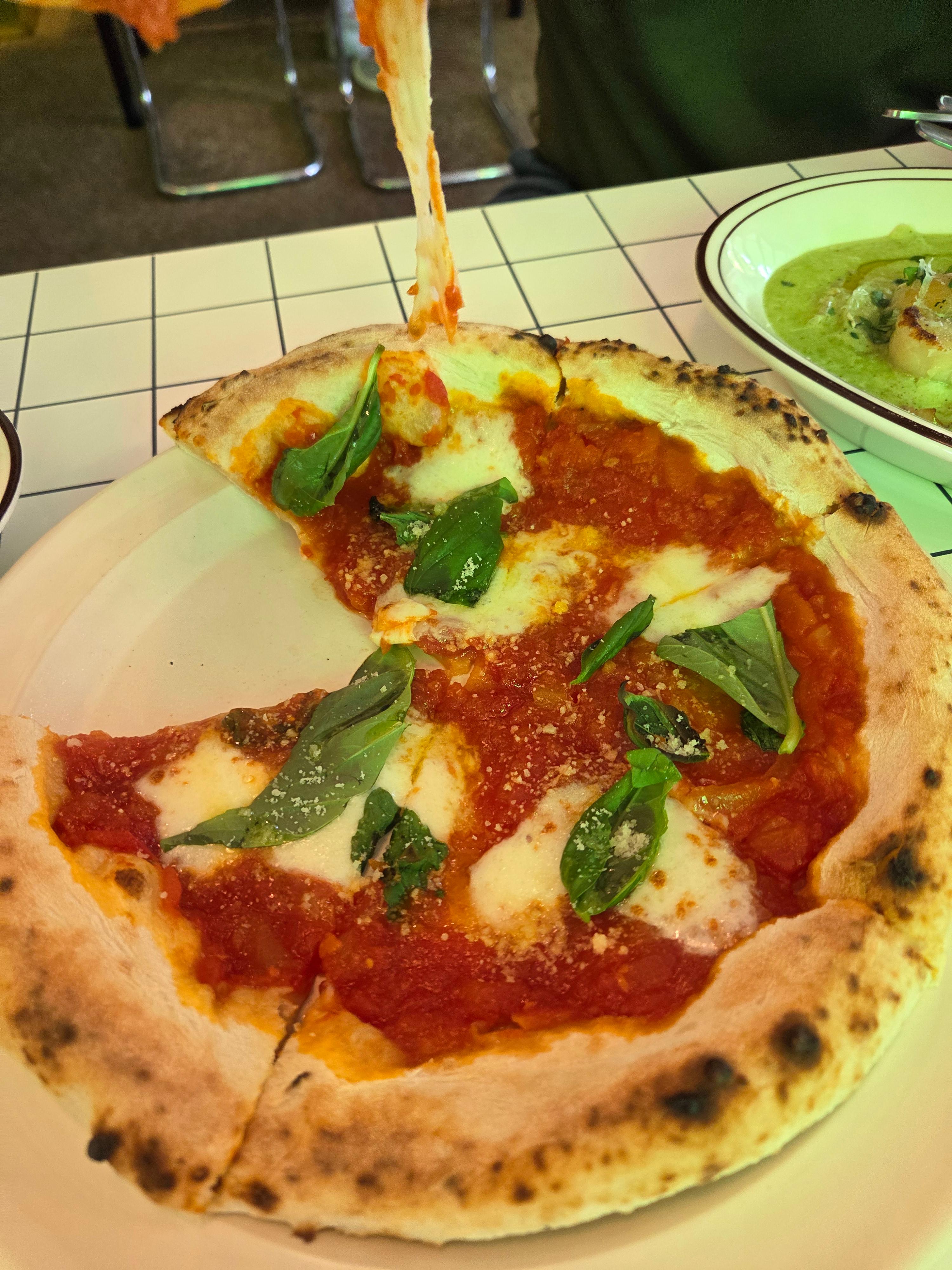 노멀뇨끼하우스 밤리단길점 마르게리따피자