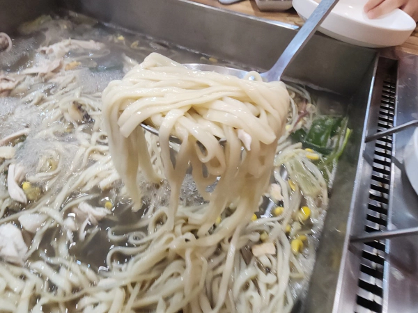 대결 맛 대 맛 철판해물전골 vs 황제물회