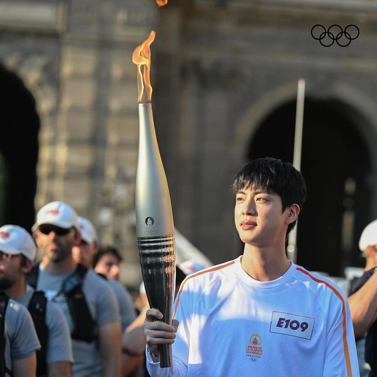 방탄소년단 &amp;#39;진&amp;#39; 성화 봉송 @olympic