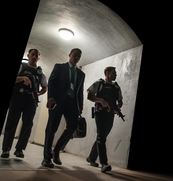 [넷플릭스 스릴러영화 추천] 하우스 오브 다이너마이트 다시보기 줄거리 결말 리뷰 후기