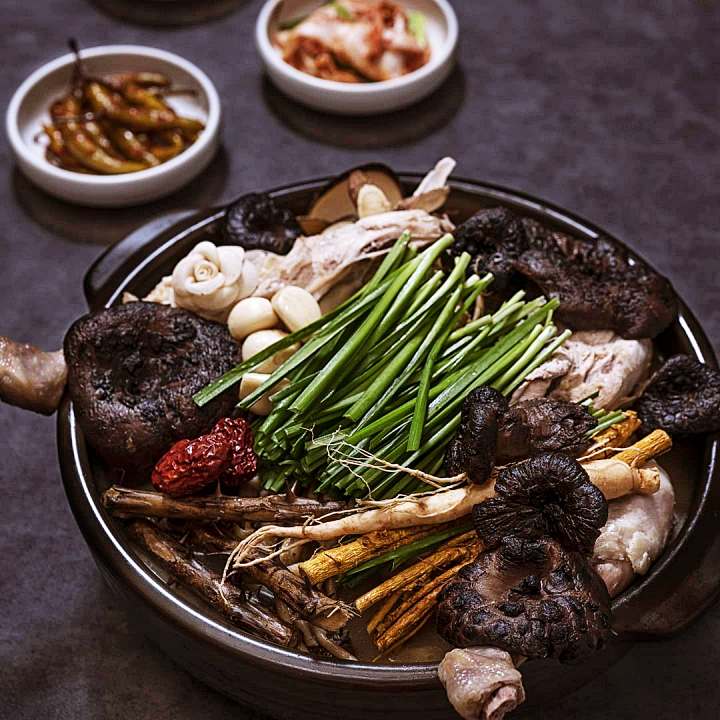 능이 닭곰탕 서대문역 맛집 추천