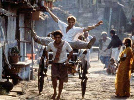 영화 시티오브 조이 주인공 맥스 로우가 인도 캘커타 빈민가에서 생활하는 모습