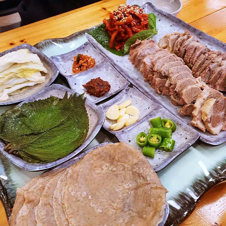 식객 허영만 백반기행 신소율 편 흑돼지보쌈 비빔막국수 수육 코다리막국수 고기국수 원주 맛집 소개