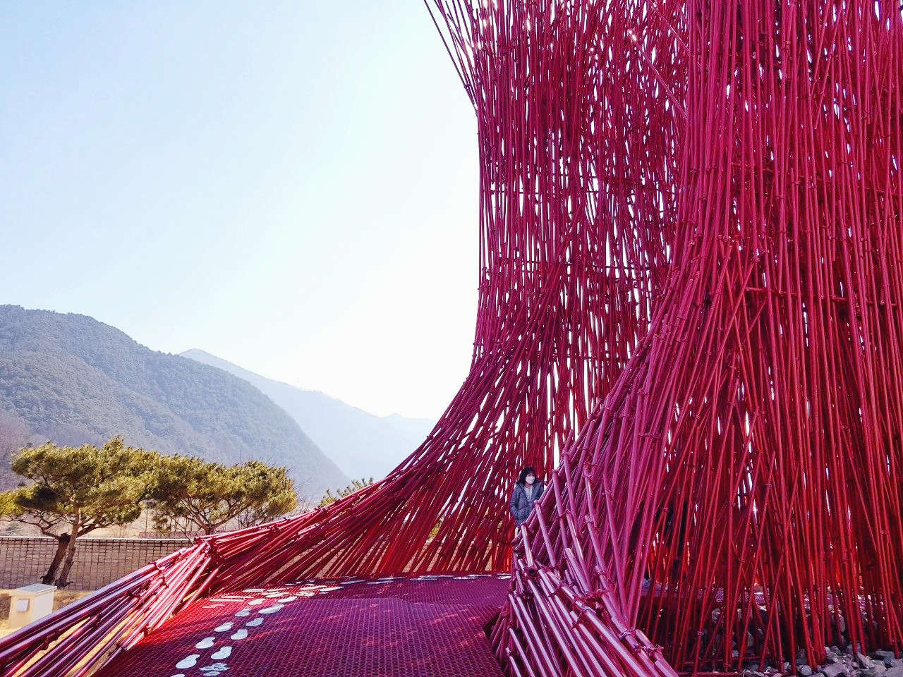 젊은달 와이파크 조형물