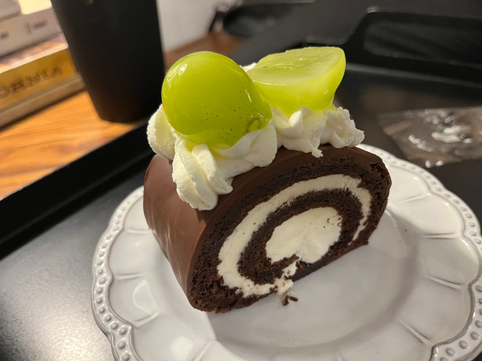 존마탱 청포도 생크림 롤케이크