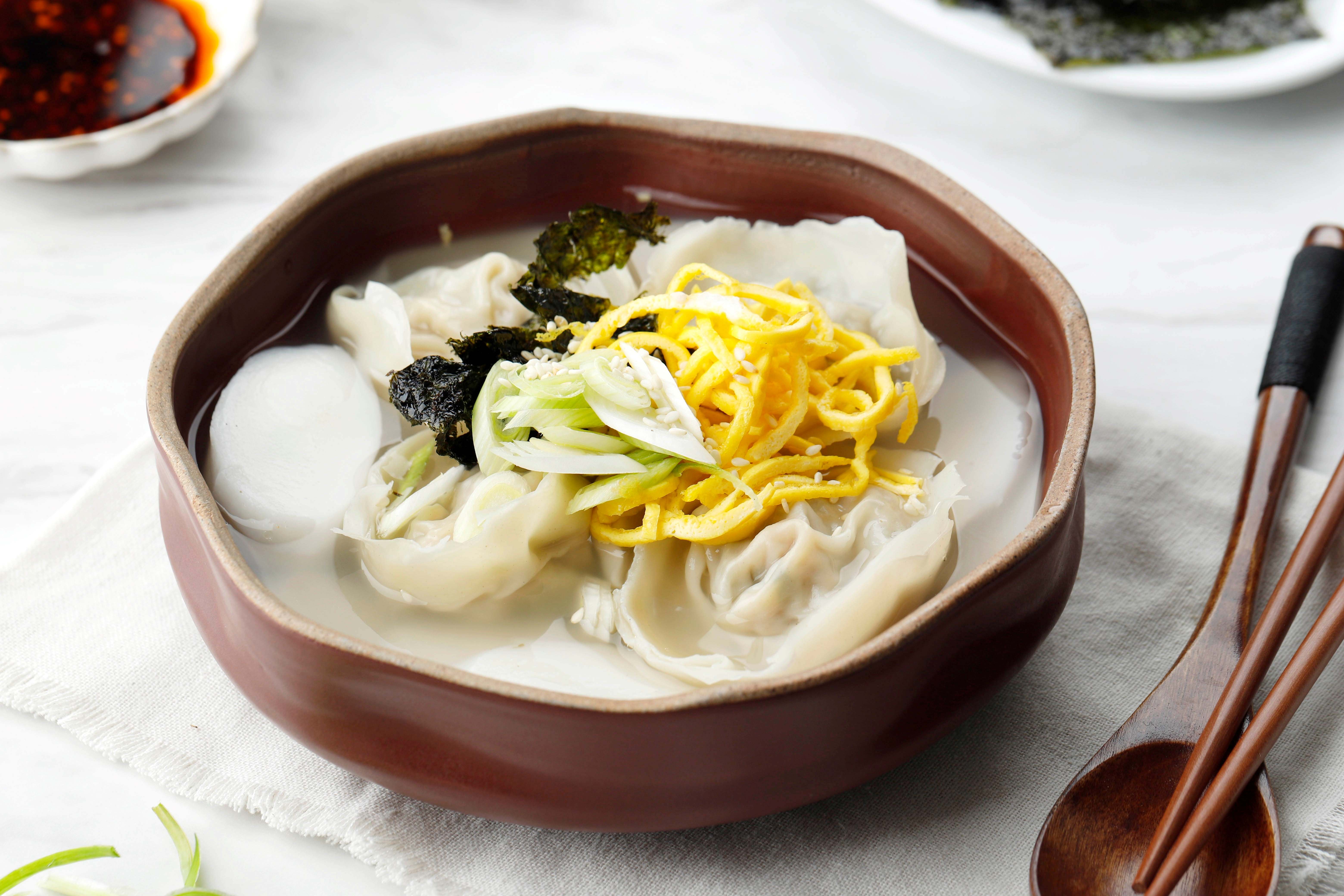 떡만둣국