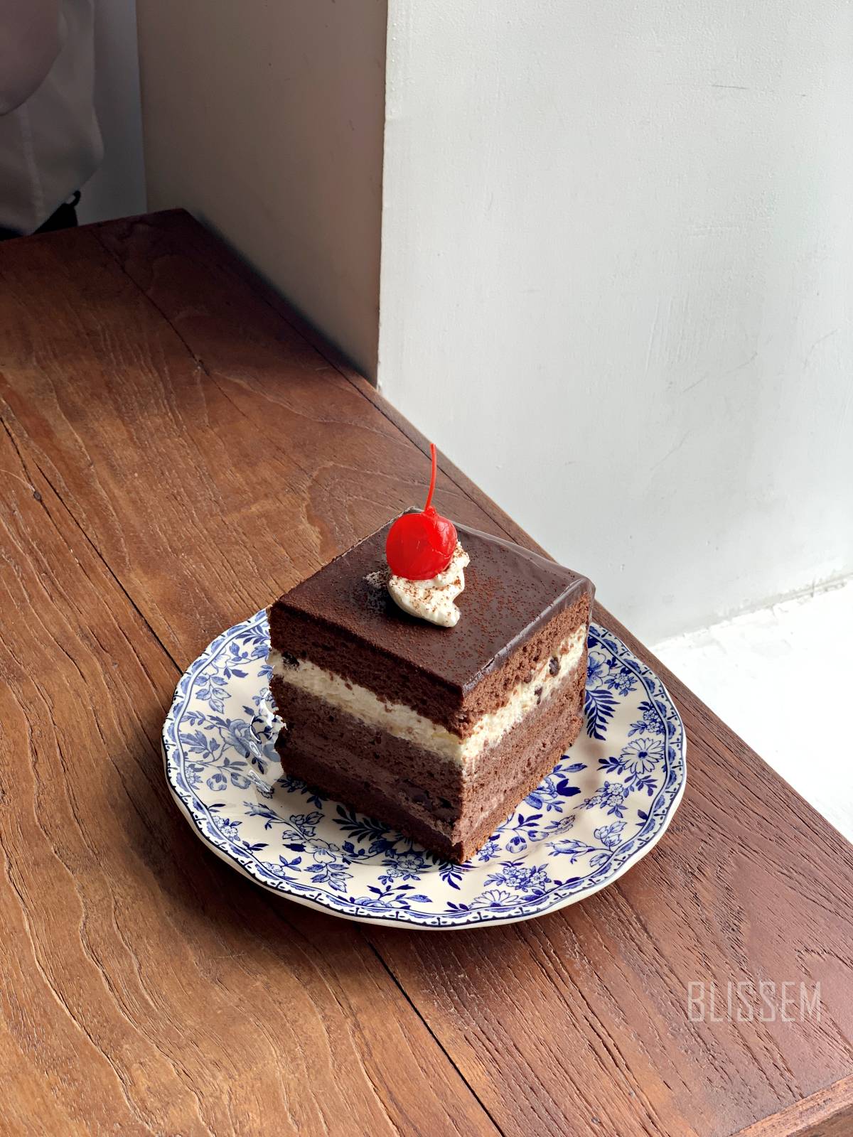 더현대팝업-브레니파이칸틴-용리단길카페-용리단길맛집-용산카페추천-용산맛집-핫한카페-파이맛집-과일케이크