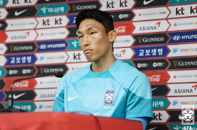 골키퍼 김승규 인터뷰 사진 이미지입니다.