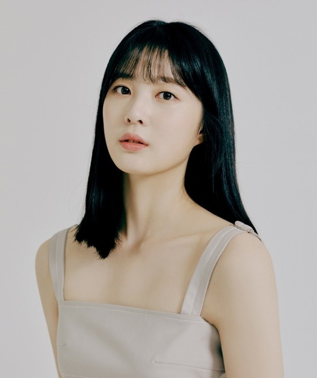 신소현 화보 포스터 모습