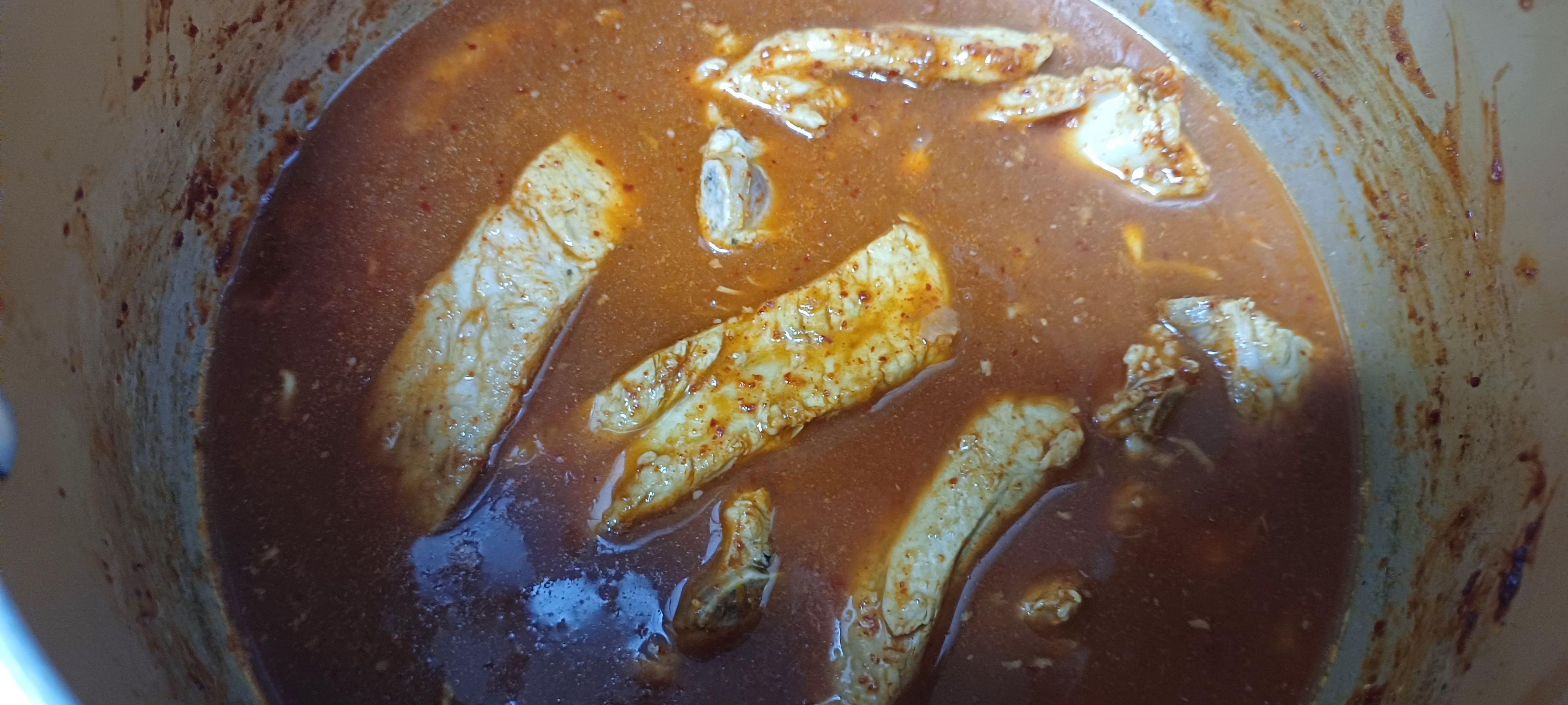 물 붓고 끓이기