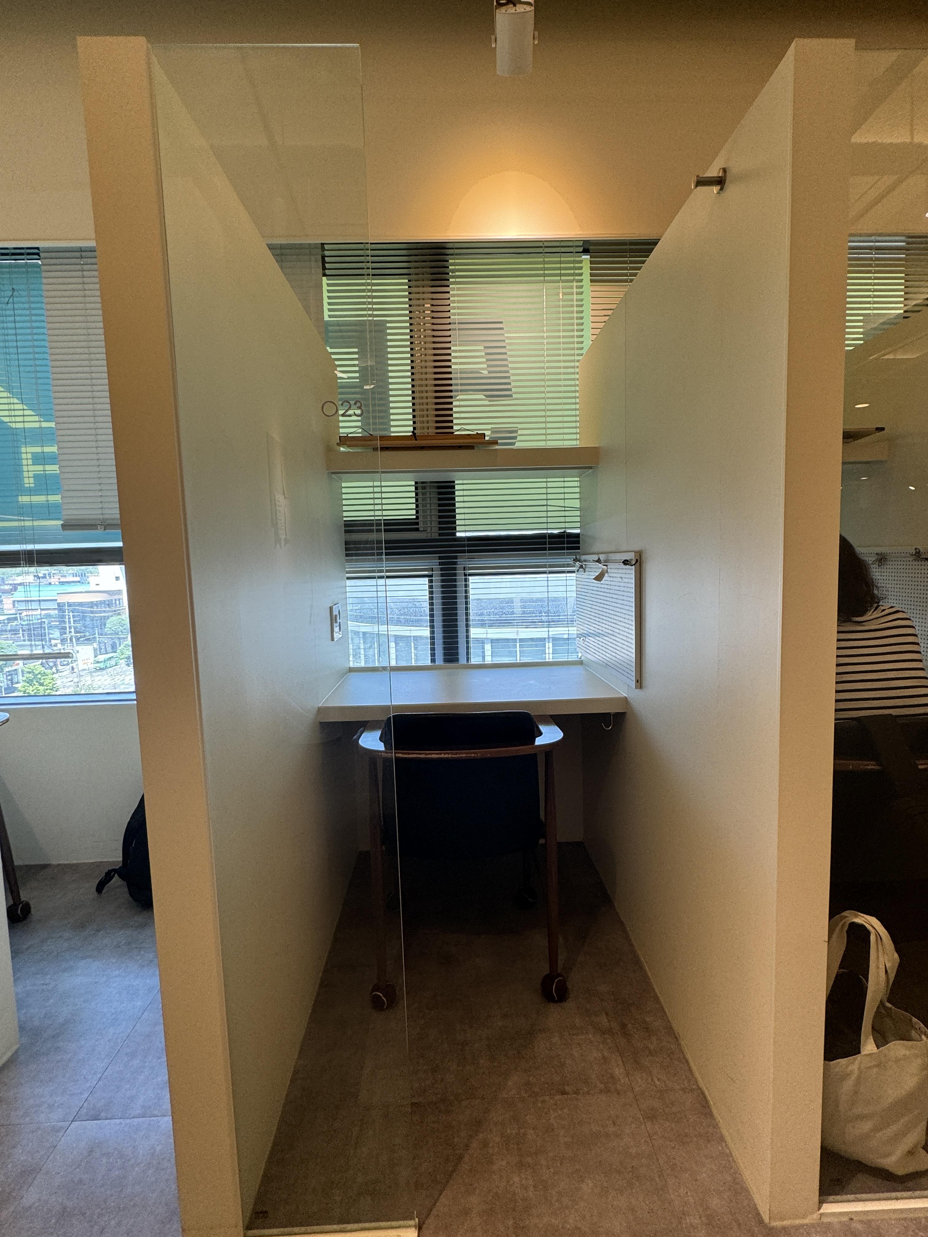 워크앤스터디-오피스존-1인좌석