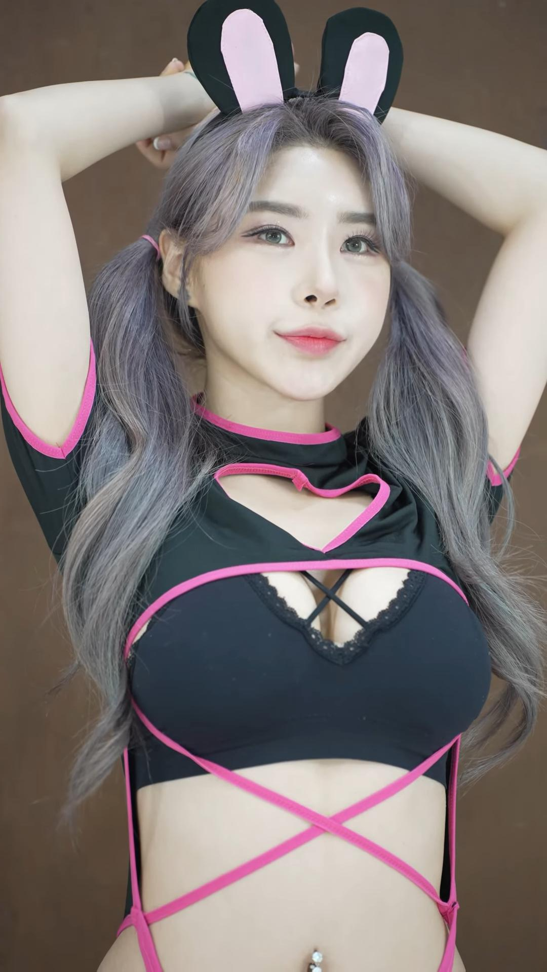 플윗미 맴버 다야 볼륨 넘치는 바니걸 의상