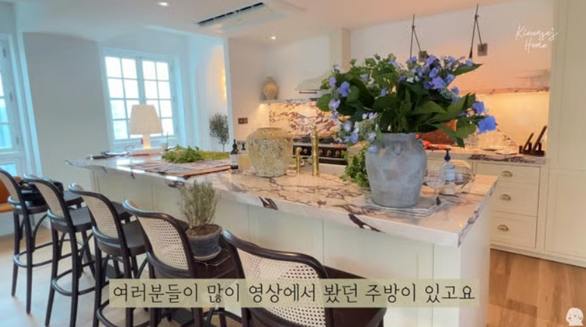 배우이자 인플루언서로 활약하는 기은세의 프로필, 학력, 결혼과 이혼, SNS 활동과 최근 소식까지 종합 정리한 글입니다.