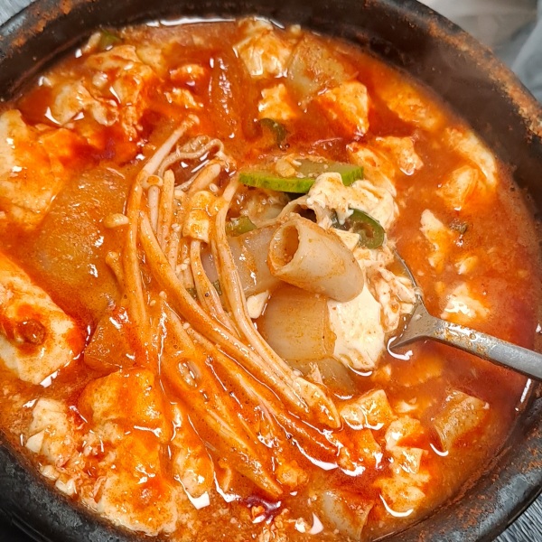 소곱창순두부가 놓여있어요.