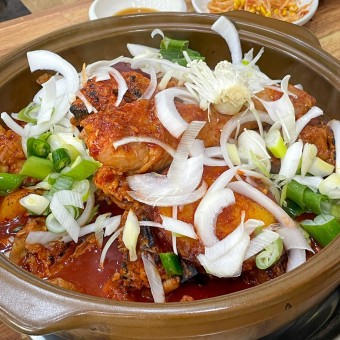 솥뚜껑닭볶음탕
